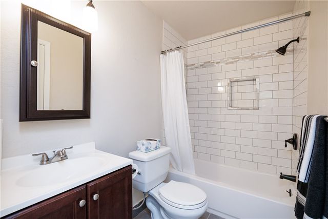 7252 The Mansions Dr D-2, Corpus Christi, TX 78414