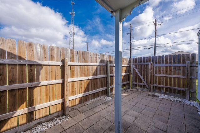 7252 The Mansions Dr D-2, Corpus Christi, TX 78414