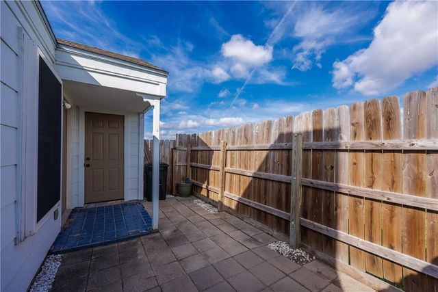 7252 The Mansions Dr D-2, Corpus Christi, TX 78414
