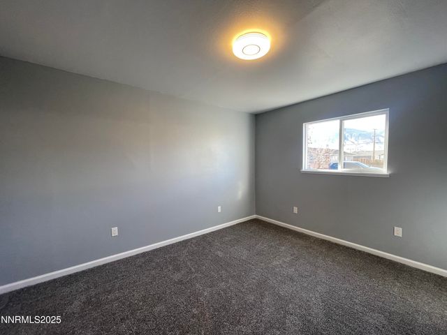 370 Connelly St, Hawthorne, NV 89415