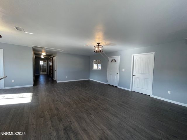 370 Connelly St, Hawthorne, NV 89415