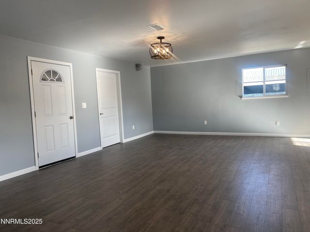 370 Connelly St, Hawthorne, NV 89415