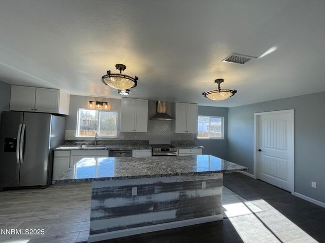 370 Connelly St, Hawthorne, NV 89415