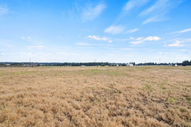 5815 W Mule Deer Ln, Deer Park, WA 99006