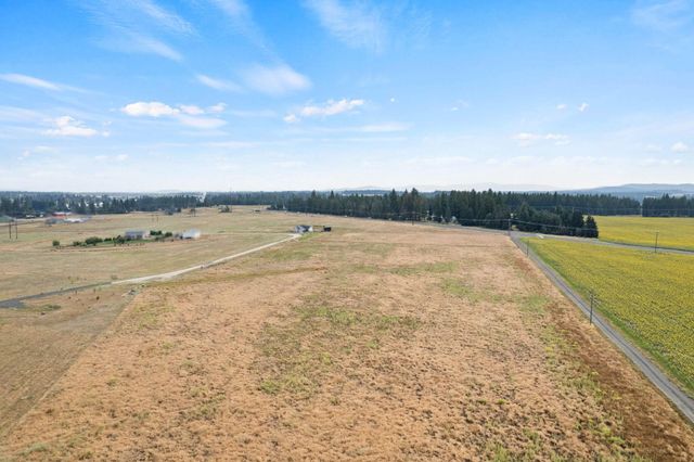 5815 W Mule Deer Ln, Deer Park, WA 99006