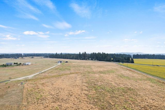 5815 W Mule Deer Ln, Deer Park, WA 99006