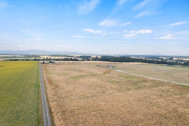 5815 W Mule Deer Ln, Deer Park, WA 99006