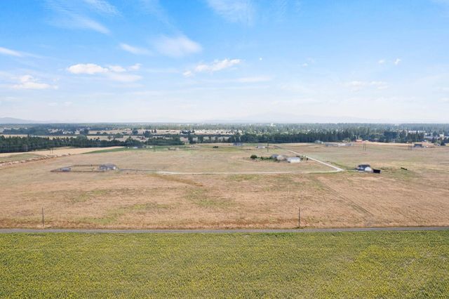 5815 W Mule Deer Ln, Deer Park, WA 99006