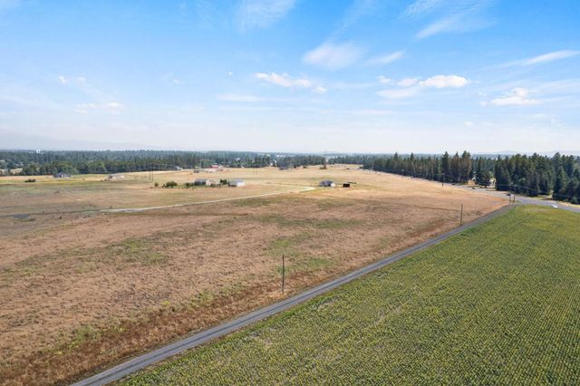 5815 W Mule Deer Ln, Deer Park, WA 99006
