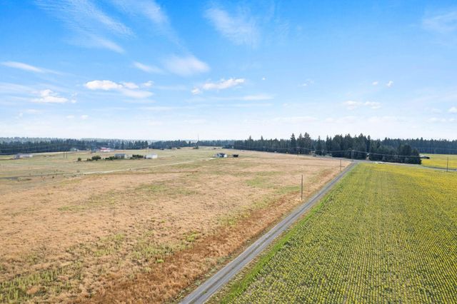 5815 W Mule Deer Ln, Deer Park, WA 99006