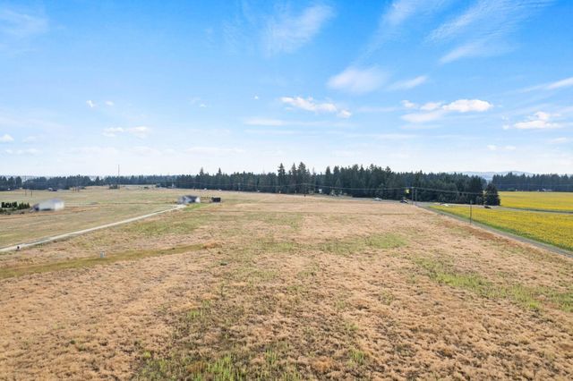 5815 W Mule Deer Ln, Deer Park, WA 99006