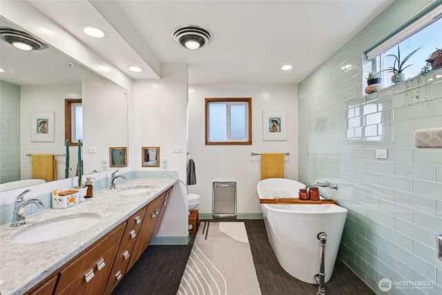 1209 S 10th Street, Mount Vernon, WA 98274