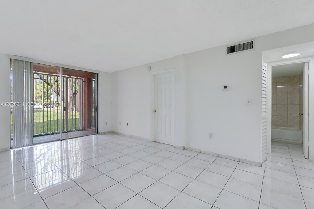 19729 SW 114th Ave 150, Miami, FL 33157