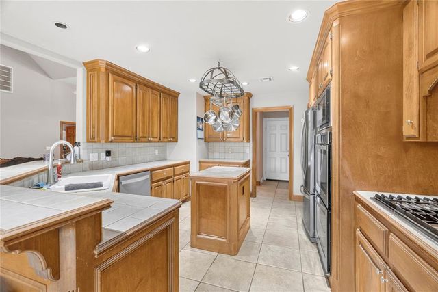3308 Huntsman Court, Edmond, OK 73003