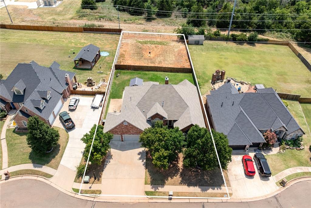 3308 Huntsman Court, Edmond, OK 73003