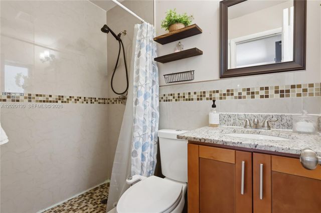 6641 Freedom St, Hollywood, FL 33024