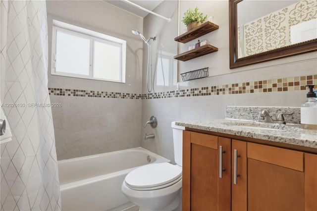6641 Freedom St, Hollywood, FL 33024