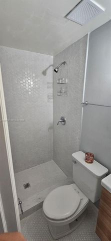 6641 Freedom St, Hollywood, FL 33024