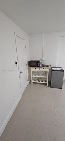 6641 Freedom St, Hollywood, FL 33024