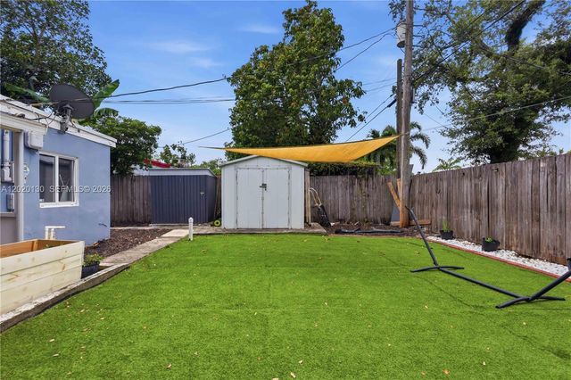 6641 Freedom St, Hollywood, FL 33024