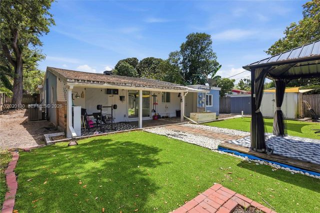 6641 Freedom St, Hollywood, FL 33024