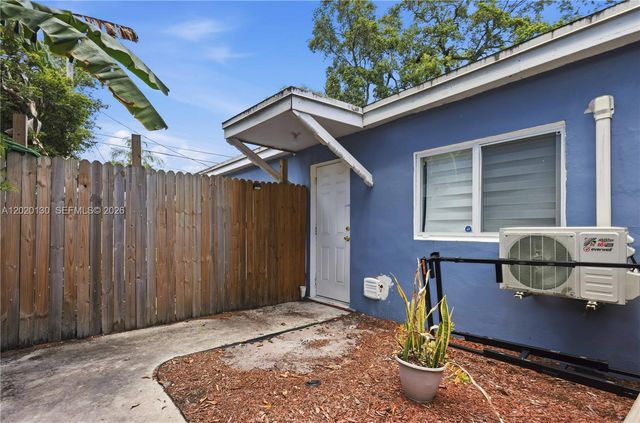 6641 Freedom St, Hollywood, FL 33024