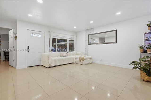 6641 Freedom St, Hollywood, FL 33024