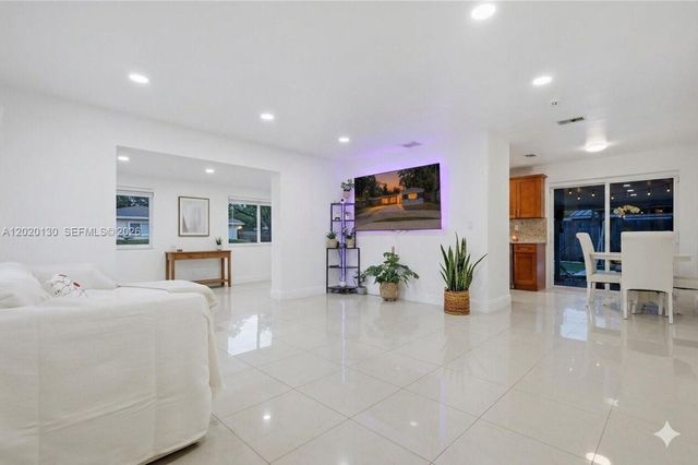 6641 Freedom St, Hollywood, FL 33024
