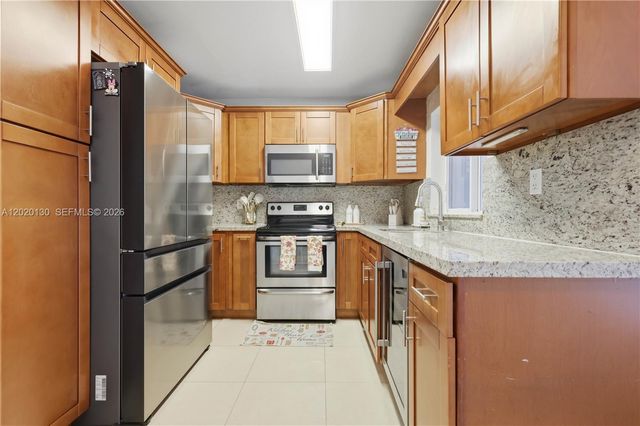 6641 Freedom St, Hollywood, FL 33024