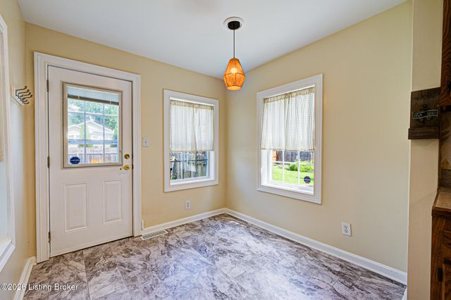 665 N Barbee Way, Louisville, KY 40217