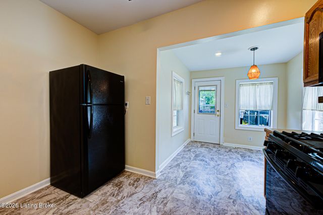 665 N Barbee Way, Louisville, KY 40217
