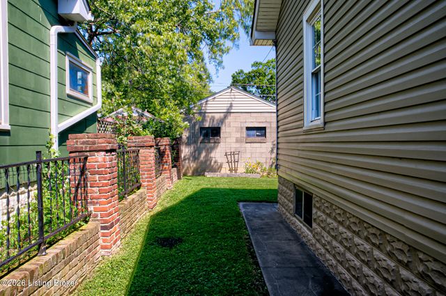 665 N Barbee Way, Louisville, KY 40217