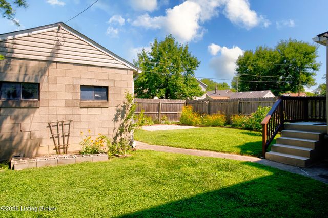 665 N Barbee Way, Louisville, KY 40217