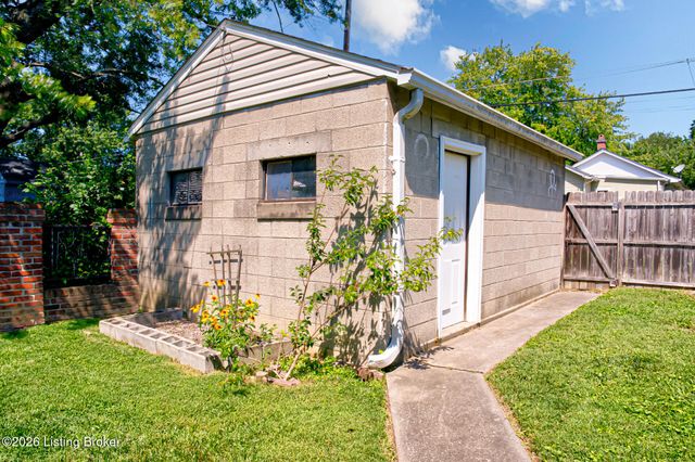 665 N Barbee Way, Louisville, KY 40217