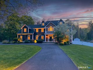 2 Jeremy Garden Lane, Woodbridge, CT 06525