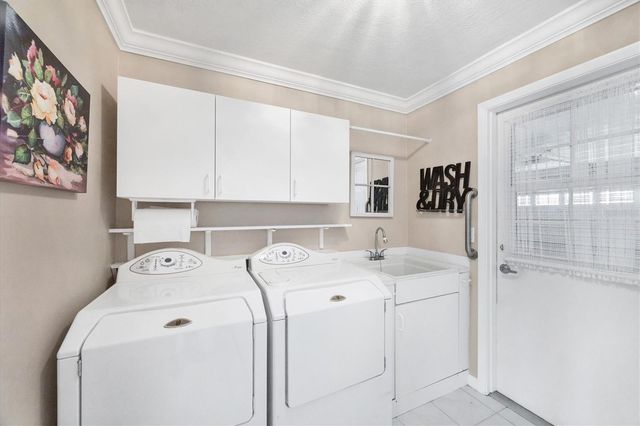 633 VALENCIA ROAD, Venice, FL 34285