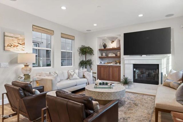 4045 Harbour Island Lane, Oxnard, CA 93035