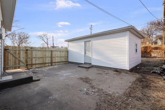 121 Wellman Avenue, Davenport, IA 52802