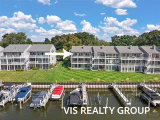221 Riverfront Drive 12, Spring Lake, MI 49456
