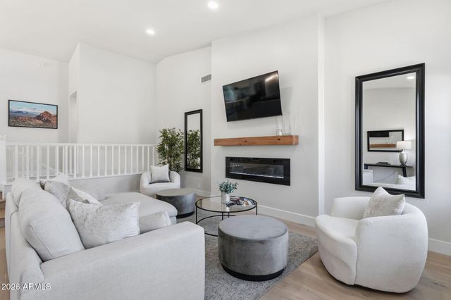 5623 E CLAIRE Drive, Scottsdale, AZ 85254