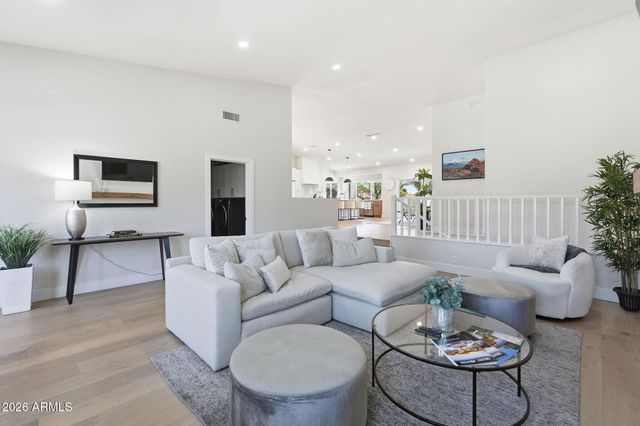 5623 E CLAIRE Drive, Scottsdale, AZ 85254