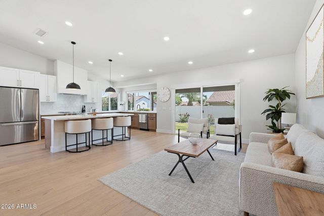 5623 E CLAIRE Drive, Scottsdale, AZ 85254