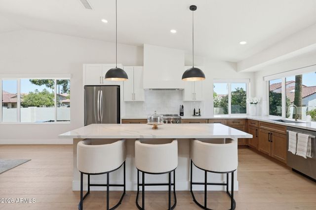 5623 E CLAIRE Drive, Scottsdale, AZ 85254
