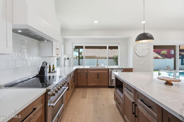 5623 E CLAIRE Drive, Scottsdale, AZ 85254