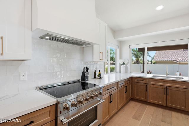 5623 E CLAIRE Drive, Scottsdale, AZ 85254