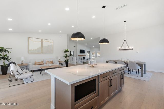 5623 E CLAIRE Drive, Scottsdale, AZ 85254