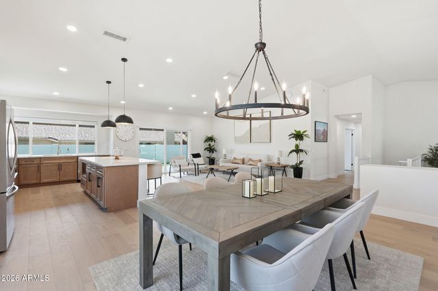 5623 E CLAIRE Drive, Scottsdale, AZ 85254