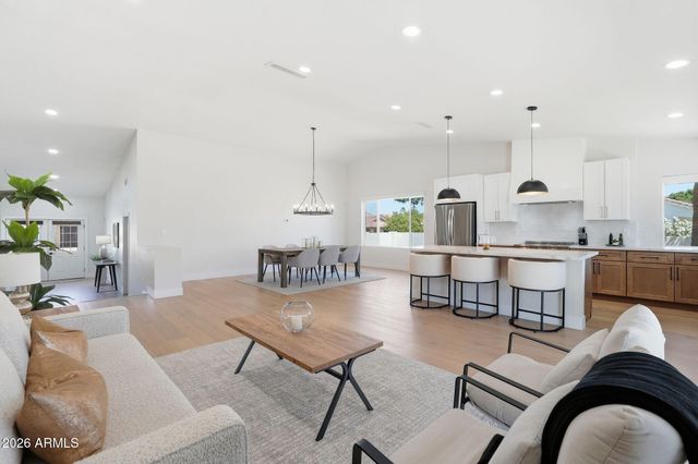 5623 E CLAIRE Drive, Scottsdale, AZ 85254