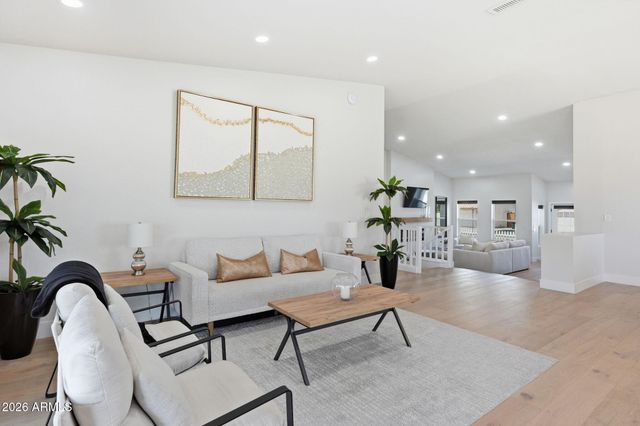 5623 E CLAIRE Drive, Scottsdale, AZ 85254