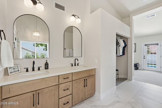 5623 E CLAIRE Drive, Scottsdale, AZ 85254